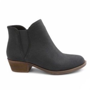 Kensie Gerona Perforated Suede Ankle Bootie Grey Size 8.5
